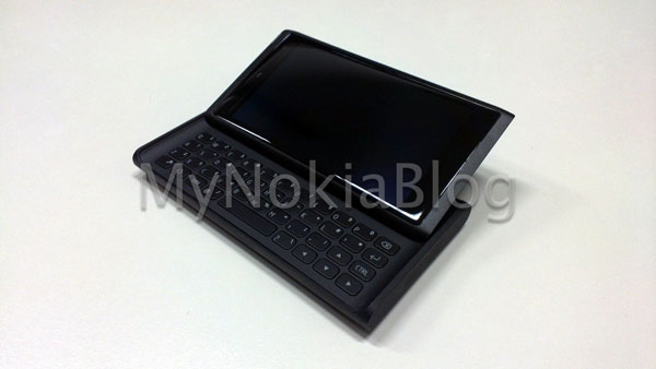 Les photos d'un prototype annulé Nokia « Lauta RM-742 » sous Meego font surface