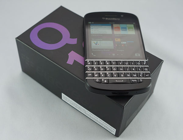 BlackBerry Q10 : smartphone sur sa boite