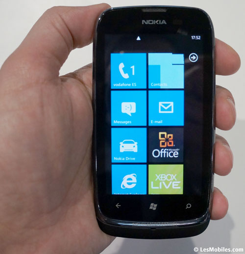 Prise en main Nokia Lumia 610 : le Windows Phone du peuple, bonne affaire ou régression ? (MWC 2012)