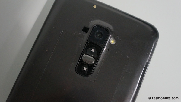 LG G Flex : capteur photo et bouton arrière