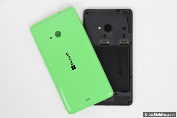 Microsoft Lumia 535 : emplacements microSIM et microSD
