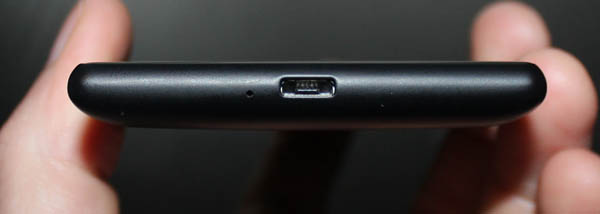 Nokia Lumia 720 : tranche inférieure