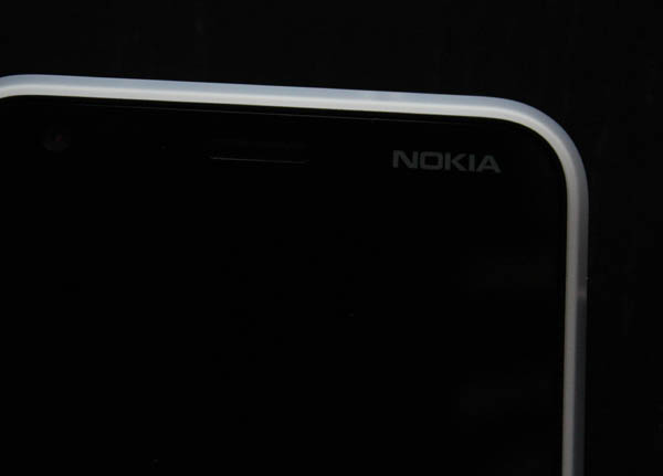 Nokia Lumia 620 détail
