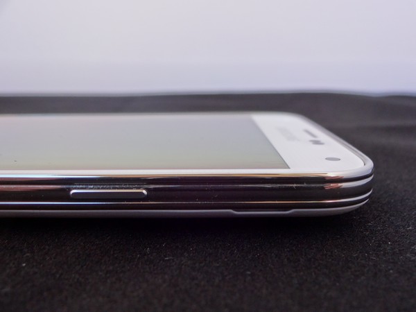 Samsung Galaxy S5 : côté droit