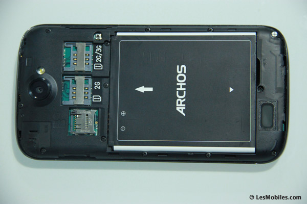 Emplacement SIM, microSD et batterie des Archos Platinum