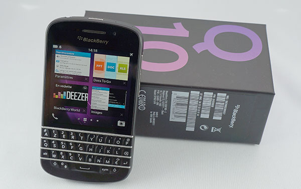 BlackBerry Q10 : smartphone sur sa boite