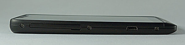 Motorola Razr i : design (tranche gauche)