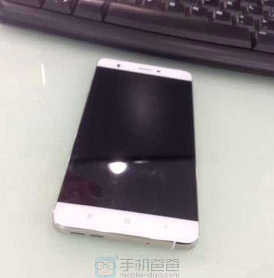 Le Xiaomi Mi5 aperçu avec un écran sans bordure