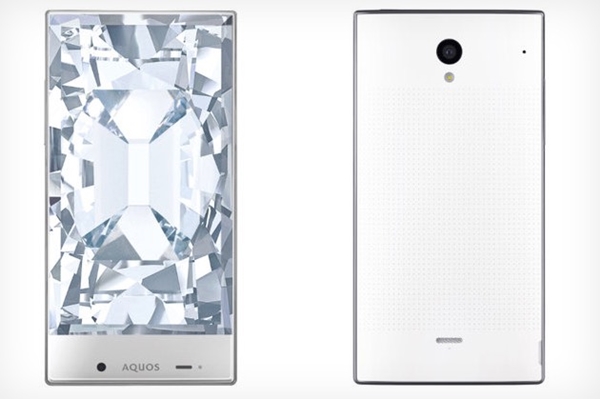 Sharp Aquos Crystal : deux nouveaux smartphones aux bordures d'écran (presque) inexistantes
