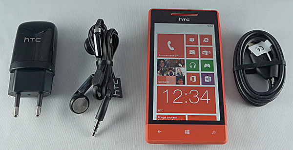 HTC Windows Phone 8S : contenu de la boite du smartphone