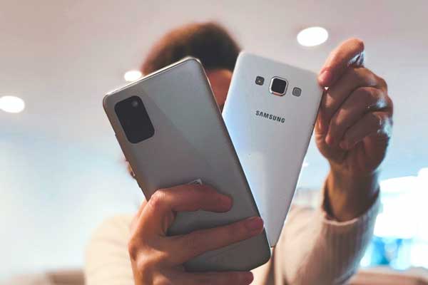 Les smartphones phares du constructeur Samsung : Galaxy A52s 5G, Galaxy Z Flip3, Galaxy S21 et Galaxy S20 FE