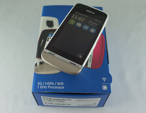Test Nokia Asha 311 : mobile sur la boite