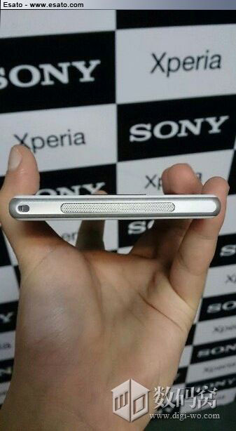Version blanche et  cadre aluminium pour le Sony Xperia Z1 (Honami)