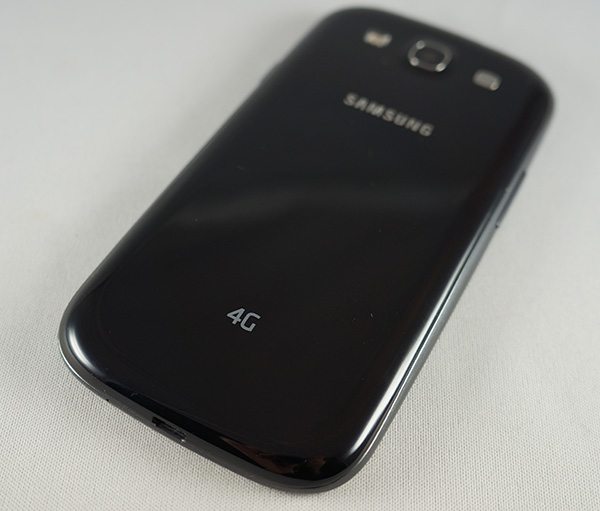Samsung Galaxy S3 4G : smartphone vu de dos