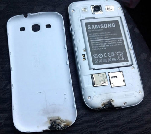 Un Samsung Galaxy S3 prend feu tout seul à bord d'une voiture