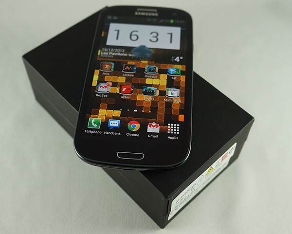 Samsung Galaxy S3 4G : smartphone sur sa boite