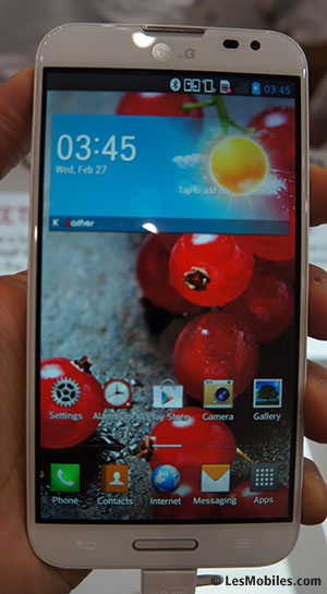 Prise en main LG Optimus G Pro : la chasse au Samsung Galaxy Note 2 est ouverte (MWC 2013)