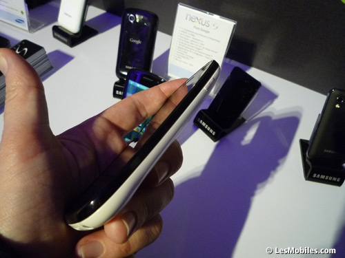 Le Samsung Nexus S Blanc (enfin bicolore plutôt) est arrivé