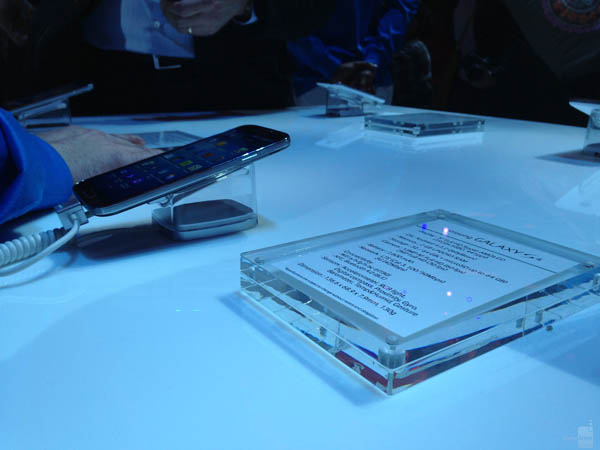 Samsung Galaxy S4 vs iPhone 5 : les premiers clichés comparatifs apparaissent sur la toile