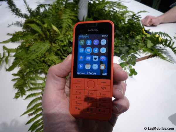 Nokia cible les marchés émergents avec les Nokia 220 et Nokia Asha 230 à moins de 70 € (MWC 2014)