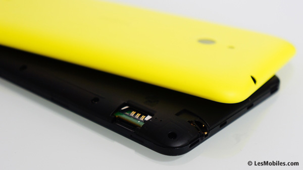 Nokia Lumia 1320 : ports microSIM / microSD