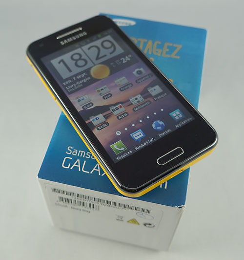 test Samsung Galaxy Beam : smartphone sur sa boite