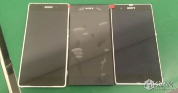 Le Sony Xperia Z2 (Sirius) pose aux côtés des Xperia Z1 et Z