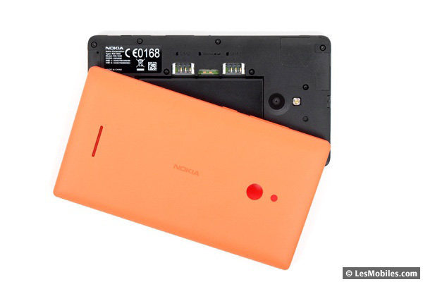 Nokia XL : emplacements SIM et microSD