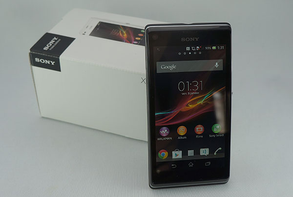 Sony Xperia L : smartphone sur sa boite