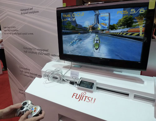 Fujitsu présente le premier smartphone quadruple coeur sous Nvidia Tegra 3 ! (CES 2012) 
