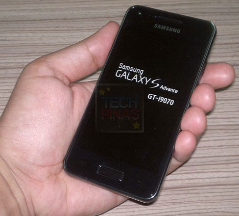 Samsung Galaxy S Advance : des photos en situation et un prix