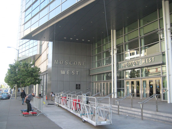 Apple WWDC 2012 : le  Moscone Convention Center prend forme pour l'annonce d'iOS 6, et potentiellement de l'iPhone 5
