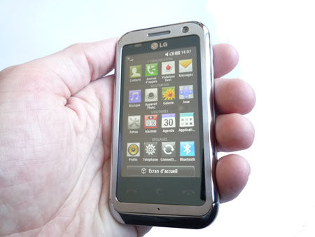 Test : LG Arena KM900