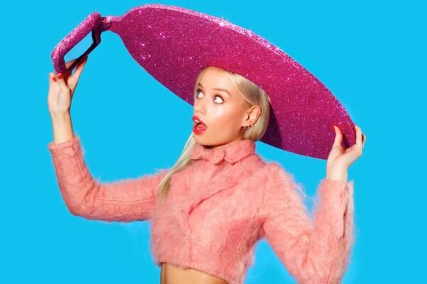 Vous aimez les chapeaux ? Et aussi les selfies ? Alors cet article est pour vous !