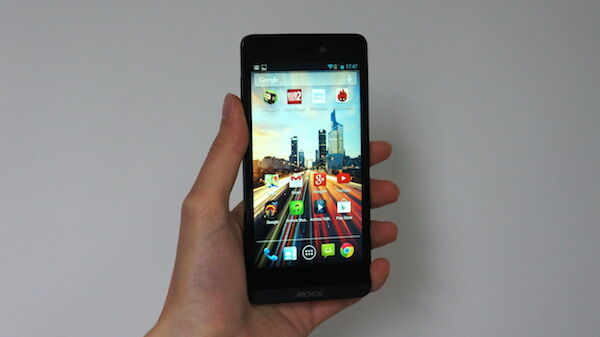 Test de l'Archos 50 Helium : un bon smartphone qui se perd facilement dans la masse