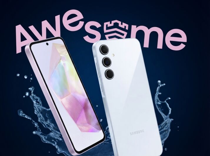 Deux smartphones Samsung sur fond bleu avec le mot Awesome et des éclaboussures d'eau.