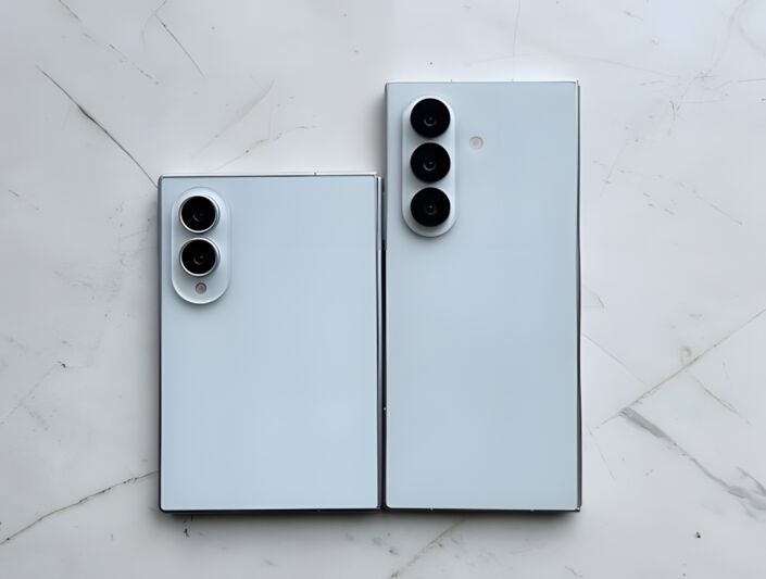 Samsung Galaxy Z Fold8 wide vs Galaxy Z Fold8 Ultra