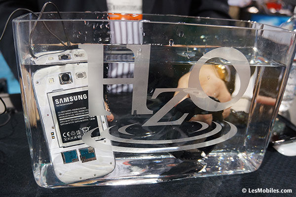 HzO : le revêtement révolutionnaire rendant les smartphones étanches de l’intérieur bientôt adopté par un grand constructeur (CES 2013)