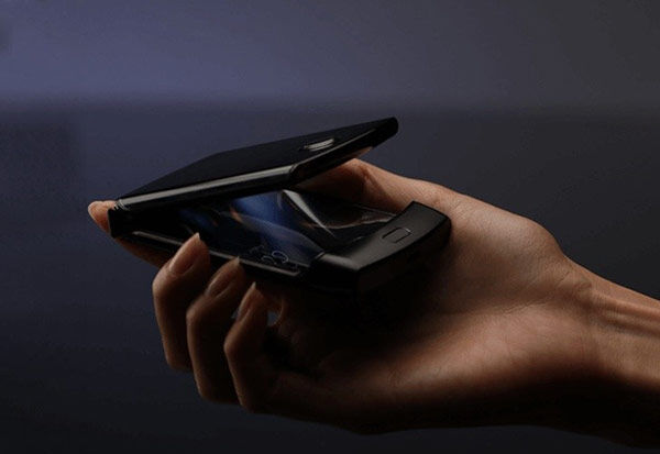 Motorola Razr v2 : le lecteur d’empreinte intégré dans l’écran pliable ?