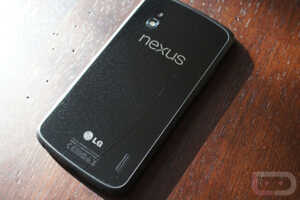 Google Nexus 4 : un défaut de conception fragilise-t-il le dos en verre du smartphone ?