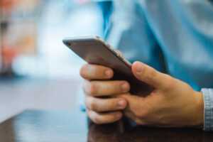 Forfait mobile 5G sans engagement, avec le maximum de data : Prixtel ou Free Mobile ?