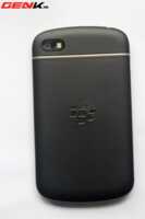 BlackBerry Q10 : le smartphone à clavier revient... avec un dos en gomme