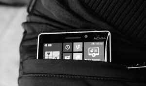 Besoin de charger votre mobile ? Mettez-le dans votre poche !
