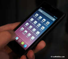 Prise en main YotaPhone : nos premières impressions sur l'Android doté d'un 2ème écran E-ink (MWC 2013)