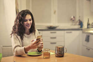 Forfait mobile avec 80Go de 4G en promotion : Free Mobile ou La Poste Mobile ?