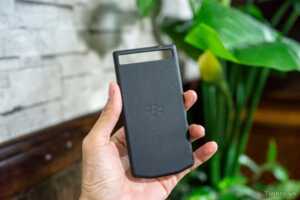 Un BlackBerry Porsche Design sous BB10 en travaux ?
