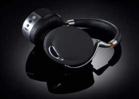 Le casque Bluetooth Parrot Zik sera disponible dès juillet à 349 euros