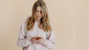 Le duel des forfaits mobile illimités à 10 Go sans engagement pour 4,99 € par mois !