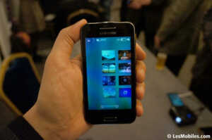 Prise en main du Samsung Galaxy Beam : un avant-goût du premier Android qui intègre un vidéoprojecteur (MWC 2012)