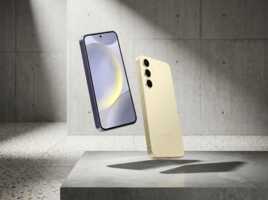 Deux smartphones Samsung en lévitation devant un mur en béton, éclairage latéral, photographie de produit.